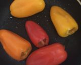 Foto del paso 6 de la receta Pimientos dulces marineros con tierra de ajo negro y vinagreta verde
