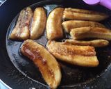 Foto langkah ke 1 dari resep Banana caramel pancake with cinnamon.