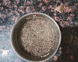 A picture of step 1 of Papaya, banana and chia seeds Smoothie.
