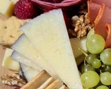 Foto del paso 1 de la receta: Tabla de embutidos y quesos para un perfecto picoteo