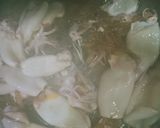 Foto del paso 5 de la receta: Calamarcitos con cebolla caramelizada 🧅 y alcachofas confitadas