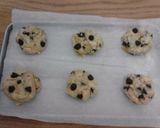 Foto langkah ke 6 dari resep Homemade Chocochips Cookies.