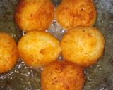 Foto langkah ke 4 dari resep Bola - Bola singkong Isi Gula Merah.