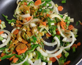 Foto del paso 4 de la receta: Fideos Singapur (fideos de arroz con pollo y verduras)