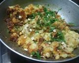 A picture of step 4 of Kachchi dabeli.