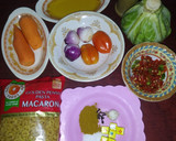 A picture of step 1 of Macaroni jollof.