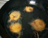 A picture of step 4 of Tomato ke pakode.