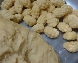 Foto langkah ke 3 dari resep Kue Cangkang Keong.
