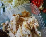 Foto langkah ke 1 dari resep Oseng kol ayam suwir.