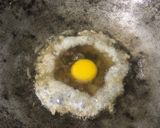 Gambar langkah 3 resipi Telur Kicap.
