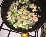Foto del paso 1 de la receta: Fideos con langostinos
