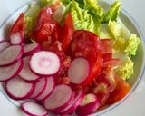 Une image de l'étape 2 de Salade de saumon fumé - Vinaigrette moutarde et sésame.