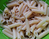Foto del paso 1 de la receta: Ensalada marinera de pasta con mayonesa de hierbabuena