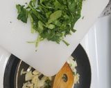 A picture of step 3 of Cheesy spinach omelette.
