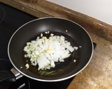 Foto del paso 1 de la receta: Shitake con tomate