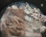 Foto langkah ke 1 dari resep Soto Ceker dan Balungan Ayam Bumbu Kuning.