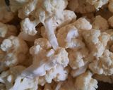 A picture of step 8 of Cauliflower thin crusted Pizza.