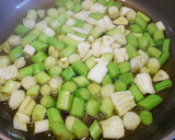 Foto del paso 1 de la receta: Espaguetis picantones a los dos ajos