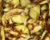 Foto langkah ke 4 dari resep Asinan Mangga Pedas.