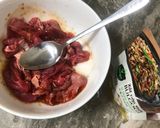 Hình bước làm 2 của món Bò cuộn nấm kim chi