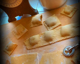Foto del passaggio 7 della ricetta Ravioli al sugo