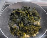 Foto del paso 2 de la receta: Espinacas frescas con nata y queso