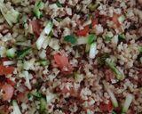 Foto del passaggio 2 della ricetta Insalata di bulgur e quinoa con zucchine e pomodoro