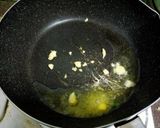 รูปขั้นตอนการทำที่ 2 ของ ข้าวผัดแหนม