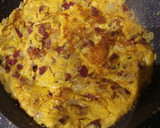 Foto del paso 3 de la receta: 🍳Tortilla de cebolla con jamón🐖 ibérico