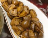Hình bước làm 4 của món Canh chua hến biển với nấm rơm kho chay