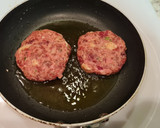 Foto del paso 6 de la receta: Hamburguesa de ternera, salchichas y tomate en polvo