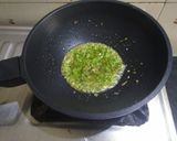 A picture of step 1 of Hara Chana paneer paratha.