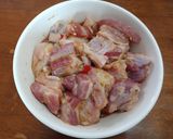 Hình bước làm 1 của món Ba chỉ xào sả ớt