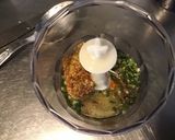 Une image de l'étape 2 de Sauce salade à la moutarde à l'ancienne, herbes, melfor et huile de noix.