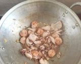 Hình bước làm 2 của món Tôm mực xào thập cẩm
