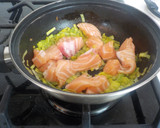 Foto del paso 7 de la receta: Macarrones pluma con salmón fresco y albahaca
