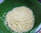 Foto langkah ke 2 dari resep Spaghetti aglio e olio tuna.