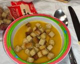 Foto del paso 1 de la receta: Crema de calabaza con picatostes y queso fresco