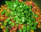 Foto del paso 4 de la receta: BRÓCOLI DE AYER, Más huevos y habichuelas...!