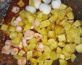 Foto langkah ke 3 dari resep Sambal goreng kentang telur puyuh udang.