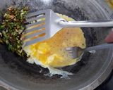 Foto langkah ke 2 dari resep Tumis kelor telur.