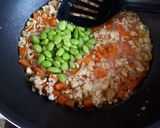 Foto langkah ke 4 dari resep Tumis Ayam Wortel Edamame.