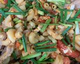 รูปขั้นตอนการทำที่ 3 ของ ผัดมะกะโรนีหมู