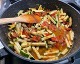 Une image de l'étape 13 de Courgettes et tomates, oignon rouge au bouillon de gambas.