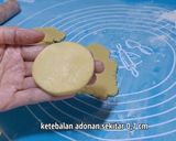 Foto langkah ke 3 dari resep Icing Sugar Cookies / Decorating Sugar Cookies / Kukis Glazur.