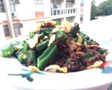 A picture of step 3 of Okra With Seaweed Chilli And Fried Garlic.