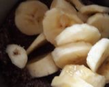A picture of step 2 of Oreo banana smoothie.