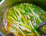Hình bước làm 2 của món Bún Bò Huế (Bò tái,nạm bò có da và chả lụa)