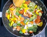 চিংড়ি তাওয়া পিজ্জা (Prawn Tawa Pizza recipe in Bengali) রেসিপির ধাপ 10 ছবি