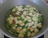 Foto langkah ke 3 dari resep Sayur Asem Buncis Apel.